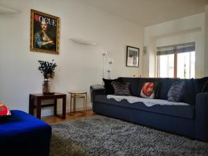 Beautiful central townhouse w parking for 2 cars