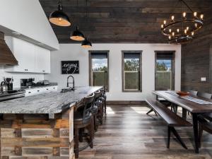 Cliffs Edge. New Build, Breathtaking Views, Luxury Stay Near Zion