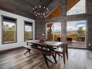 Cliffs Edge. New Build, Breathtaking Views, Luxury Stay Near Zion