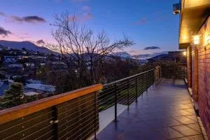 Lipscombe Mt Wellington view luxury house - Coningham
