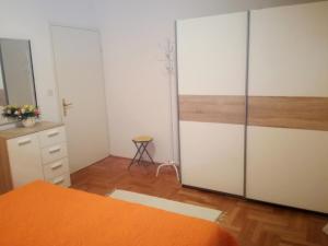 Apartments with parking space Porec - 19657