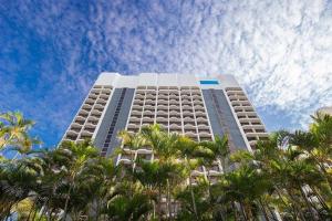 Deluxe Twin Studio in Surfers Paradise - CoastHM