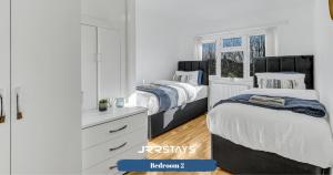 Bordesley - 3 Bedroom, Sleeps 7, Wi-Fi , Parking - JRR Stays