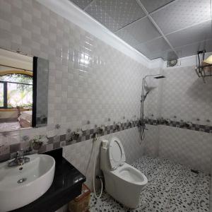 Phòng Giường Đôi Nhìn Ra Núi (Double Room with Mountain View)