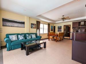 Blue Sky Pool Villa - by KohChangVillas