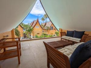 Blue Sky Pool Villa - by KohChangVillas