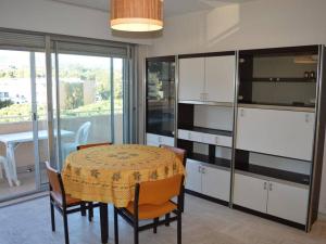 Appartements Cavalaire : Appartement 2 Pieces, a 300m Plage, Clim, Balcon - FR-1-226B-331 : photos des chambres