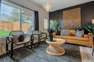 The Black Sands I Outdoor Theatre I Game Room I TV - Spicewood