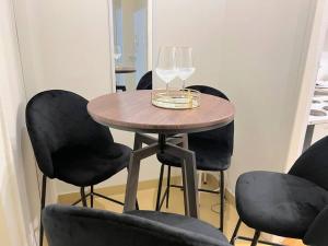 New Huge 5BDR2bath Apt(+netflix)1min toAcropolis