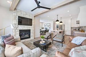 Mountain-View Townhome Near Powder Mountain!