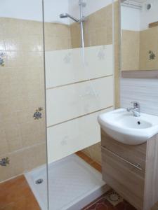 Bas de villa jardin plein sud proche mer clim-Wifi