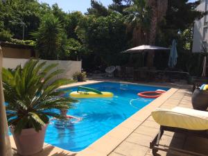 Villas Maison jardin grande piscine , sortie bateau possible : photos des chambres