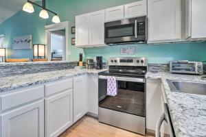 Oak Island Vacation Rental Less Than 1 Mi to Beach!