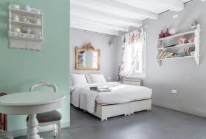 Rio Marin with floating gondolas view