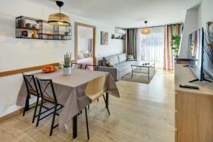 APARTAMENT PAU CASALS, 2 min walk from the sea & sea view
