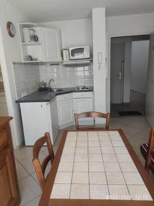 Appartements T2 clim avec terrasse et place de parking privative : photos des chambres