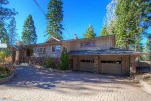 Cheyenne Chalet home - Elk Point