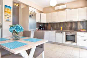 Elegant new maisonette near the sea