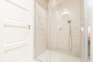 DOWNTOWN HEART 3 bdr, 2 bath, AC