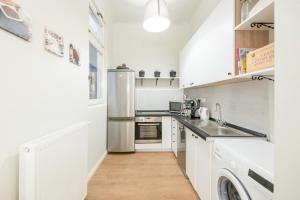 DOWNTOWN HEART 3 bdr, 2 bath, AC