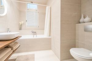 DOWNTOWN HEART 3 bdr, 2 bath, AC