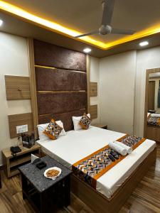 HOTEL ROYAL SUITES +
