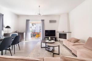 Two-Bedroom Apartment room in Luxury Apartment Next to Acropolis & Metro