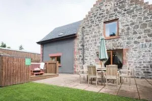 The Granary with Hot Tub - Forteviot