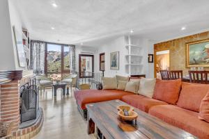 Casa temática Andaluza con vistas al valle - El Mirador de Benahavis