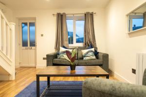 The Mews, Amazing Newport 2 BR, Excellent location, Parking, Perfect for Contractors