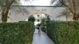 Apartment with garden in residence with pool