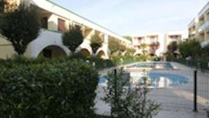 Flat for up 7 guests in residence with pool