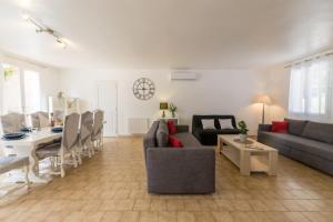 La Grande Auguière, villa familiale et spacieuse au cœur du vignoble et à 300m de la mer