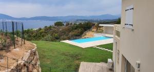Appartements CORSE HOLISTIKA - Rez-de-jardin avec vue mer exceptionnelle et piscine magnifique : photos des chambres