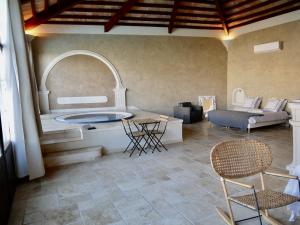 Tentes de luxe Le Pool House - Private Jacuzzi - Mas des Sous Bois : photos des chambres