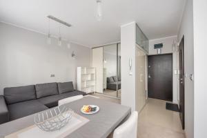 Okopowa Homey Apartment by BookingHost