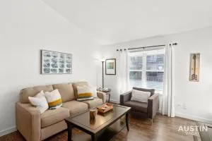 5 Minutes to Zilker Barton Springs with Parking - West Lake Hills