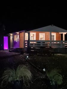 Sodybos Narūnas namelis po egle