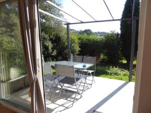 Bas de villa jardin plein sud proche mer clim-Wifi