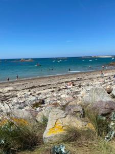 Appartements GITE INDEPENDANT en duplex proche mer COTE DE GRANIT ROSE : photos des chambres