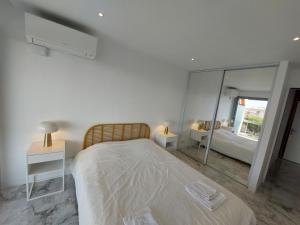 Superbe appartement climatisé proche plages, grande terrasse et parking privé