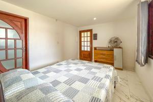 Incrivel casa c piscina em Parque Nanci-Marica RJ