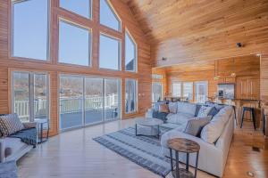 Amazing Vacation Home on the 56 MM, Dock, Water Toys, Fire Pit, 5 bedrooms5 baths