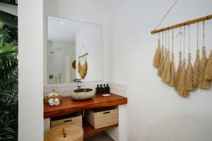 Villa Pulau I, 1BR Luxury Private Villa with Pool in North of Bali, Pemuteran, within Walking Distance to a Wild Beach