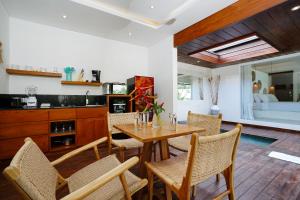 Villa Pulau I, 1BR Luxury Private Villa with Pool in North of Bali, Pemuteran, within Walking Distance to a Wild Beach