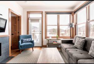 Appartement-Condo sur Lac Superieur-Mont-Tremblant