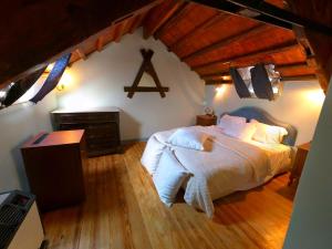 Mansion Attic Romance King Size Bed 