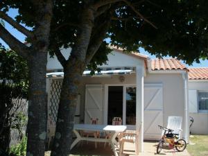 Maison proche plage et commerces, 2 chambres, jardin, parking privé - FR-1-22-209