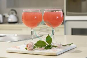 Zen Ocean Charm 3BR Luxury W/front Apt Pool + BBQ