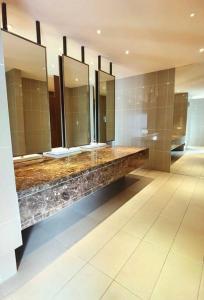 Almas Suites 2Pax Studio 100mbps Netflix By STAY